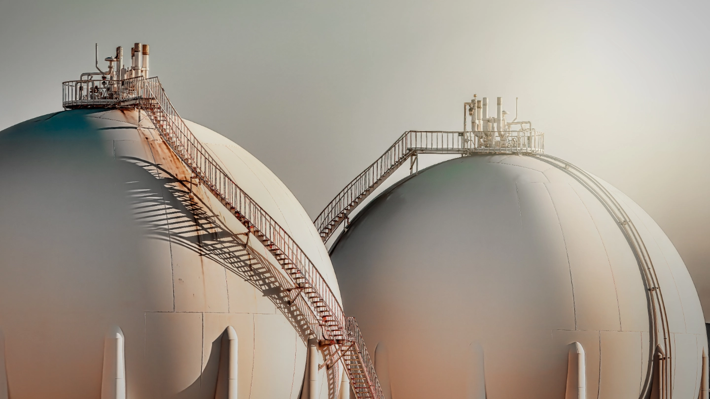 Two gas storage chambers image